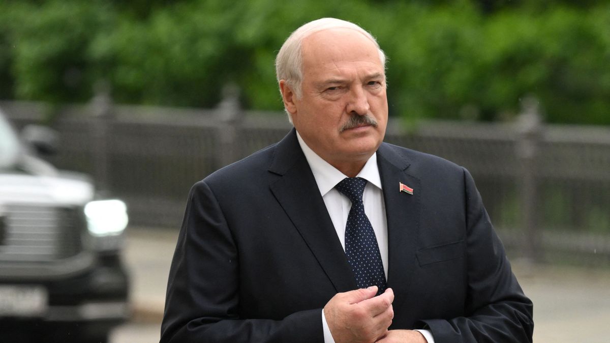 Lukašenko blouzní o použití jaderných zbraní. Ještě je ani nemá a Rusové ho k nim pak stejně nepustí